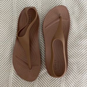 crocs sexi flip sandals in mauve/brown color
